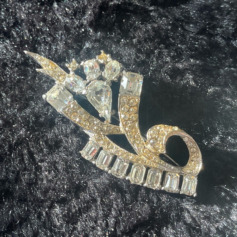 Vintage Art Deco Elegant Gold and Silver Brooch